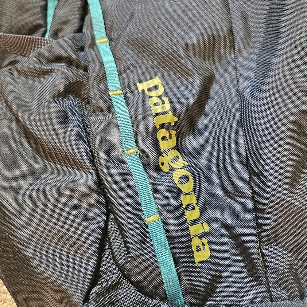Patagonia nwot Navy Blue Backpack - Picture 4 of 9